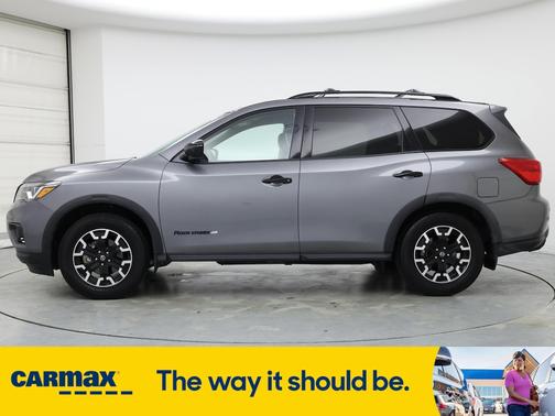 2020 Nissan Pathfinder SV
