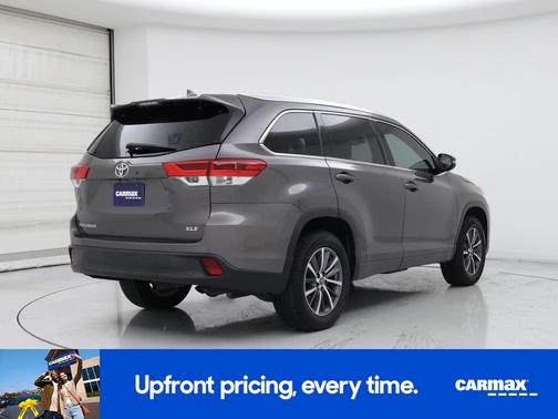 Gray 2017 Toyota Highlander XLE
