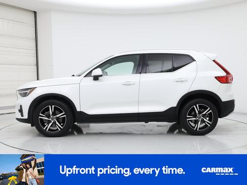 2023 Volvo XC40 B5 Plus Bright Theme