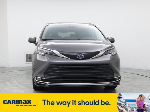 2023 Toyota Sienna XLE