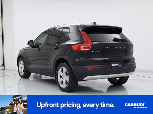 2022 Volvo XC40 T4 Momentum