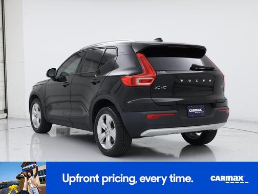 2022 Volvo XC40 T4 Momentum