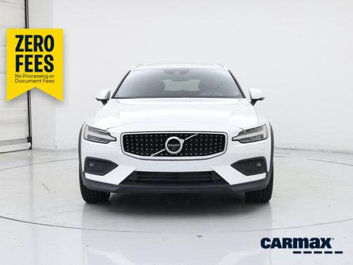 White 2022 Volvo V60 Cross Country T5