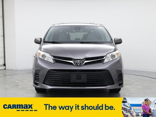 2019 Toyota Sienna LE