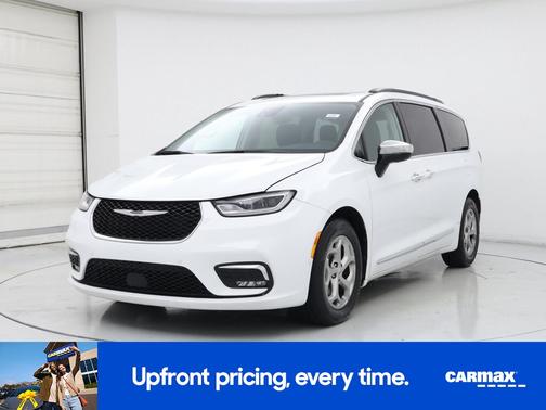 White 2023 Chrysler Pacifica Limited