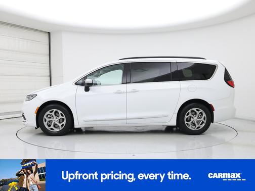 White 2023 Chrysler Pacifica Limited