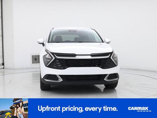 White 2023 Kia Sportage EX