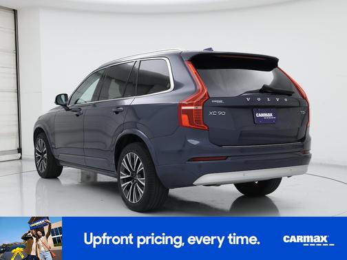 2022 Volvo XC90 T5 Momentum