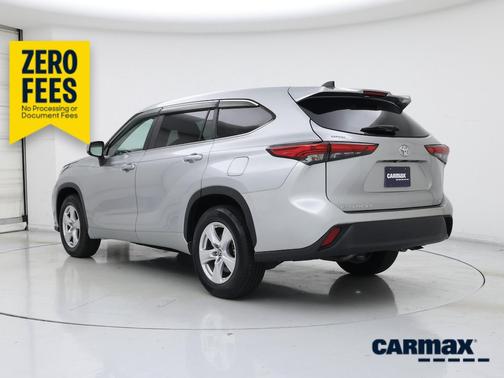 Silver 2023 Toyota Highlander LE