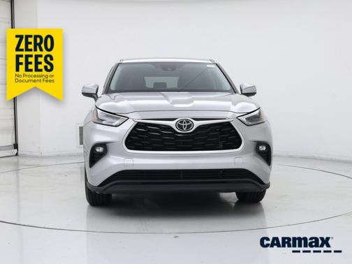 Silver 2023 Toyota Highlander LE