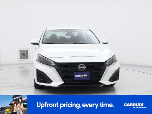 White 2023 Nissan Altima SV