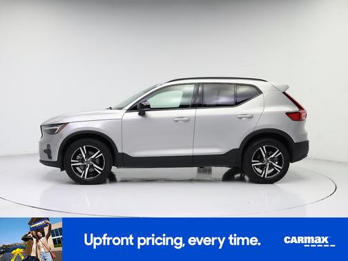 2024 Volvo XC40 B5 Core Dark Theme