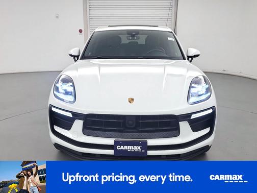 White 2023 Porsche Macan