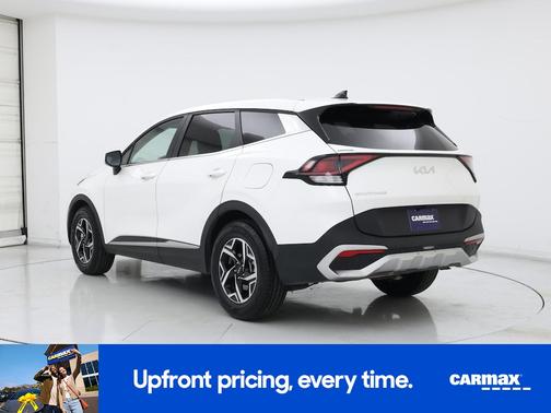 White 2024 Kia Sportage LX