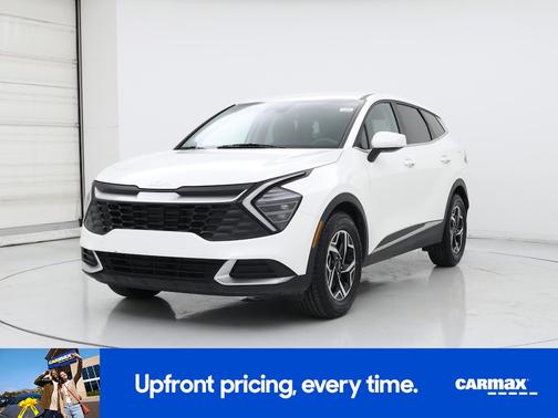 White 2024 Kia Sportage LX