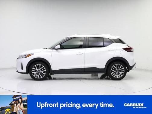 White 2021 Nissan Kicks SV