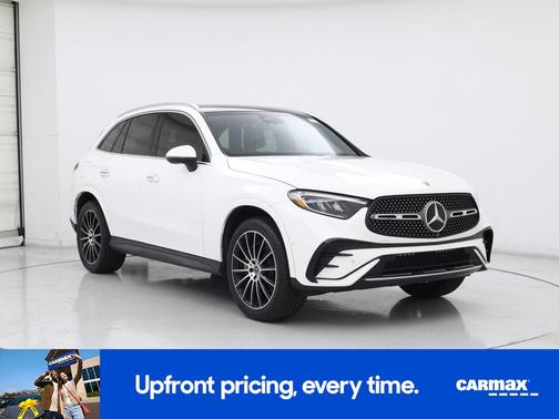 White 2023 Mercedes-Benz GLC 300