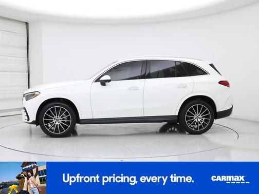 White 2023 Mercedes-Benz GLC 300