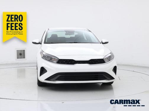 White 2023 Kia Forte LXS