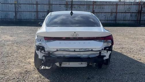 2024 Hyundai ELANTRA SE