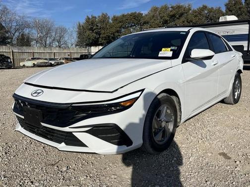 2024 Hyundai ELANTRA SE