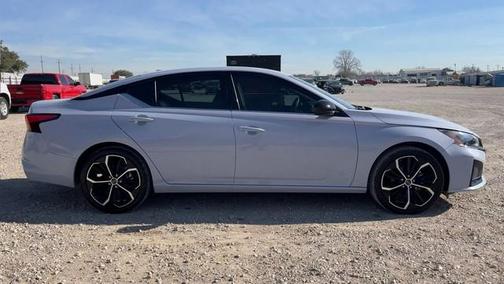 2025 Nissan Altima SR FWD