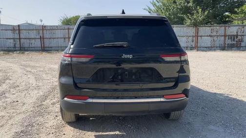 Diamond Black Crystal Pearlcoat 2023 Jeep Grand Cherokee Laredo