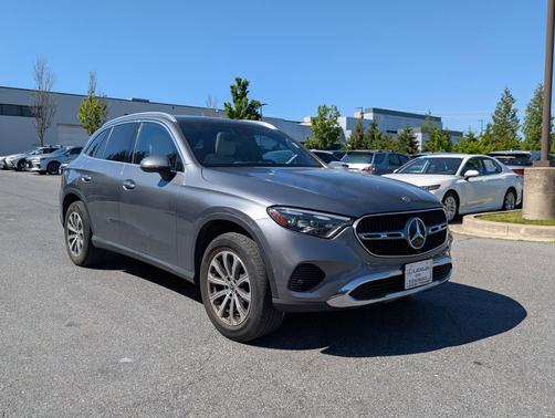 Graphite Gray Metallic 2023 Mercedes-Benz GLC 300 4MATIC
