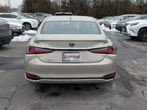 2025 Lexus ES 300h Base