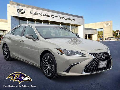 2025 Lexus ES 300h Base