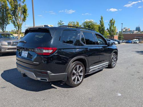 2023 Honda Pilot Touring 8-Passenger