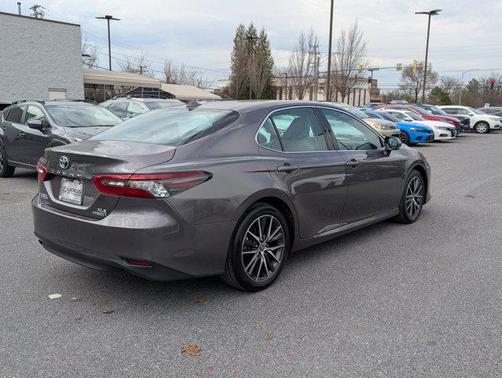 2022 Toyota Camry Hybrid XLE