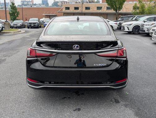 2021 Lexus ES 300h Base