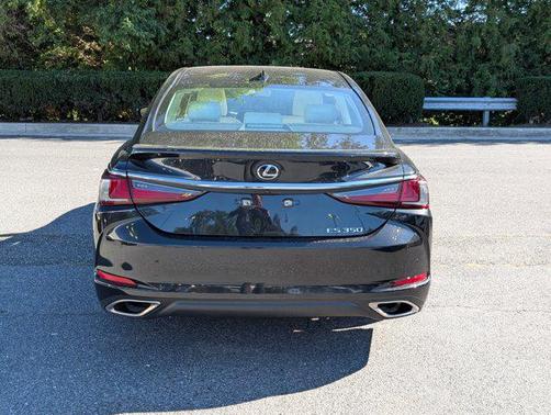 2022 Lexus ES 350 Base