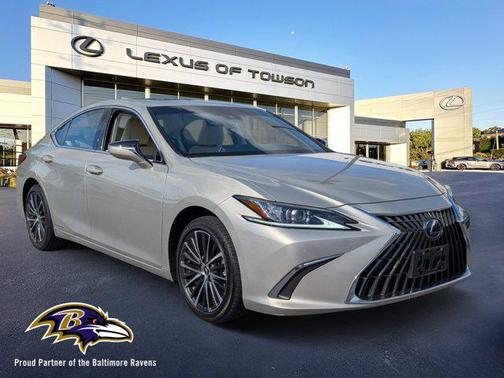 2022 Lexus ES 300h Base