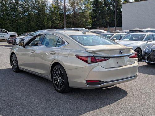 2022 Lexus ES 300h Base