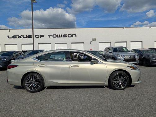 2022 Lexus ES 300h Base