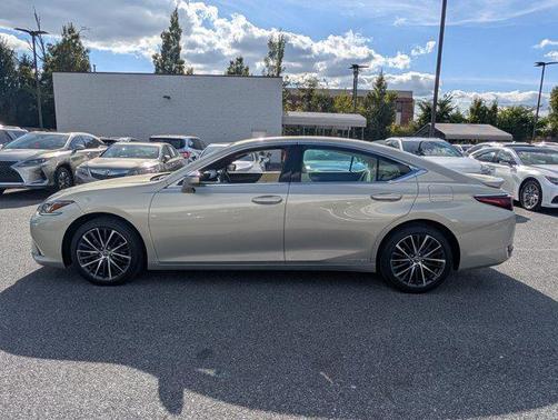 2022 Lexus ES 300h Base
