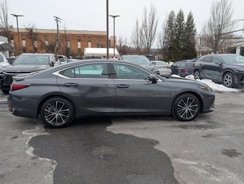 2025 Lexus ES 300h Base