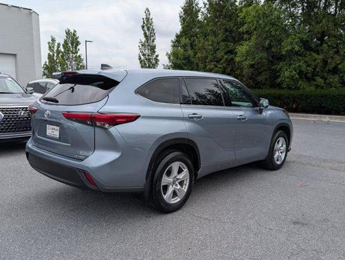 2022 Toyota Highlander LE