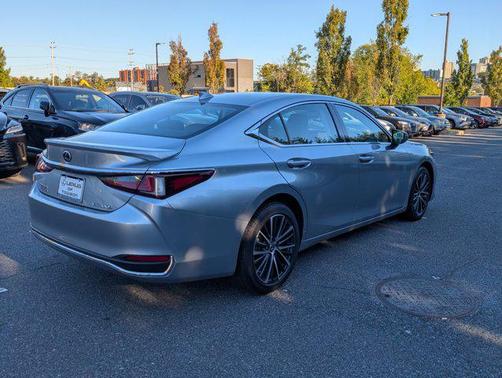 2024 Lexus ES 300h Base