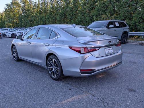 2024 Lexus ES 300h Base