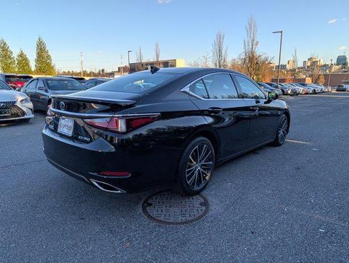 2023 Lexus ES 350 Base