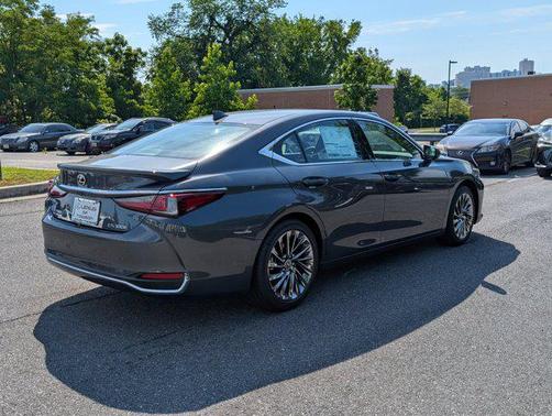 2025 Lexus ES 300h Luxury