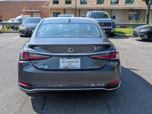 2025 Lexus ES 300h Luxury