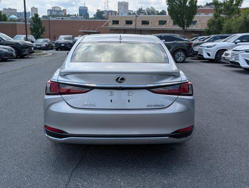 2019 Lexus ES 300h Base