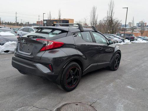 2022 Toyota C-HR XLE