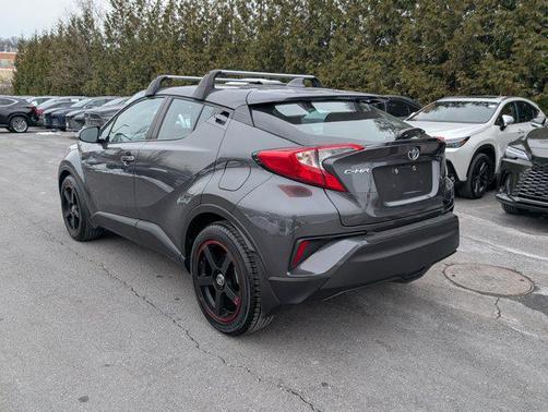 2022 Toyota C-HR XLE