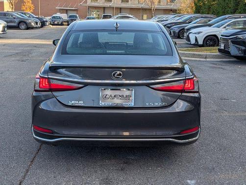 2025 Lexus ES 300h Luxury