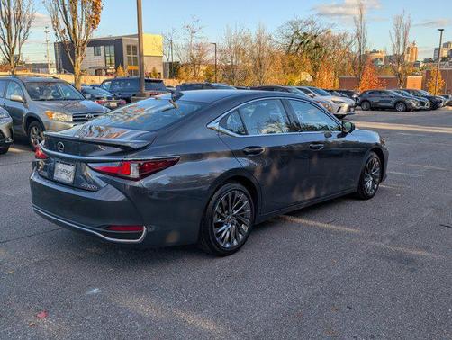 2025 Lexus ES 300h Luxury
